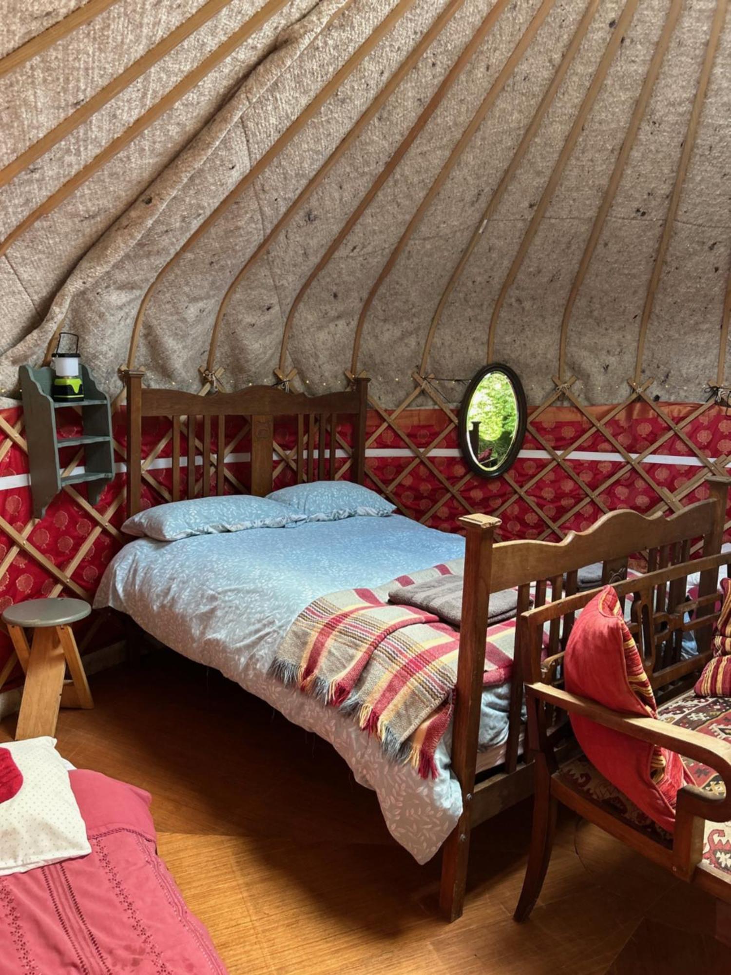 Ceridwen Glamping, Double Decker Bus And Yurts Hotel Llandysul ภายนอก รูปภาพ