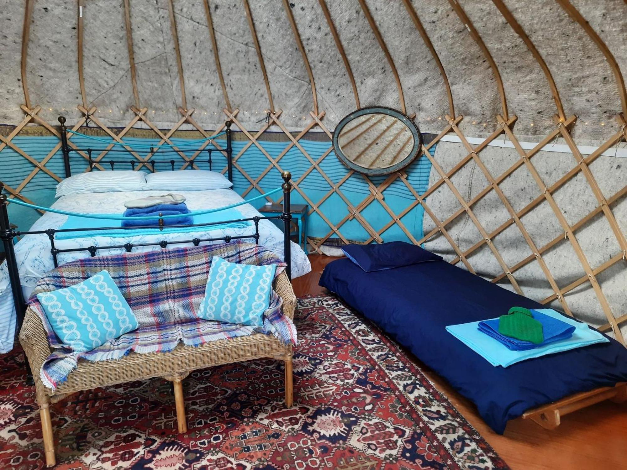Ceridwen Glamping, Double Decker Bus And Yurts Hotel Llandysul ภายนอก รูปภาพ