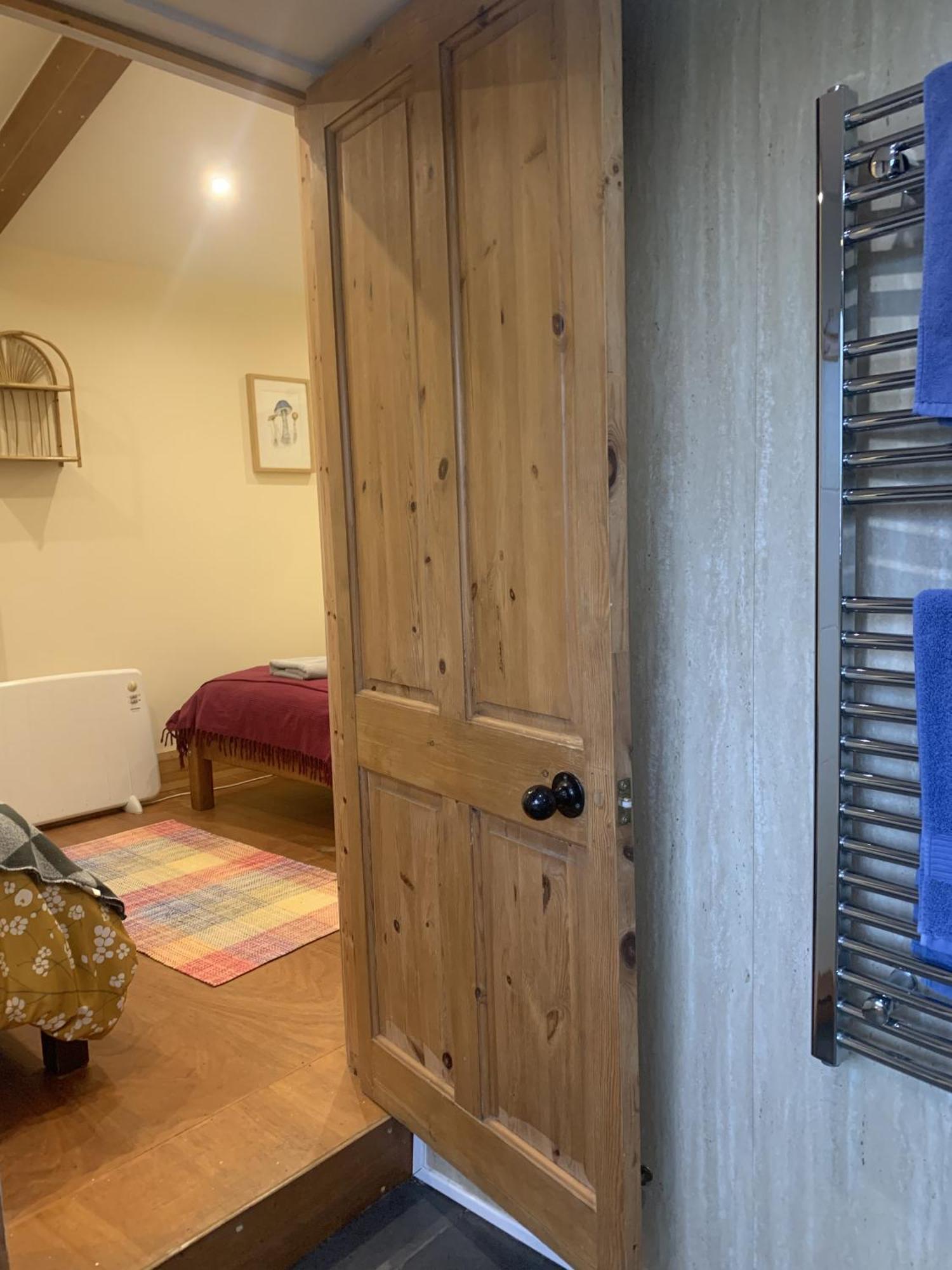 Ceridwen Glamping, Double Decker Bus And Yurts Hotel Llandysul ภายนอก รูปภาพ