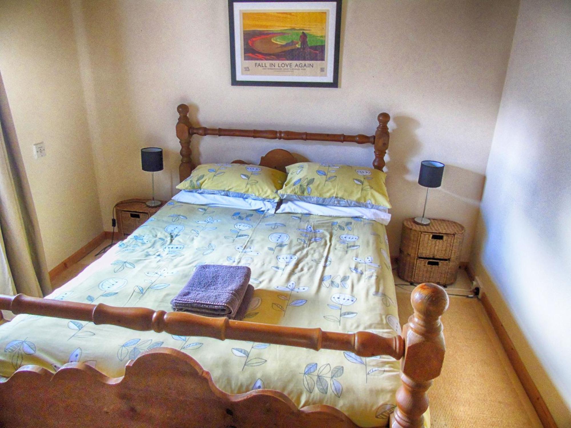 Ceridwen Glamping, Double Decker Bus And Yurts Hotel Llandysul ภายนอก รูปภาพ