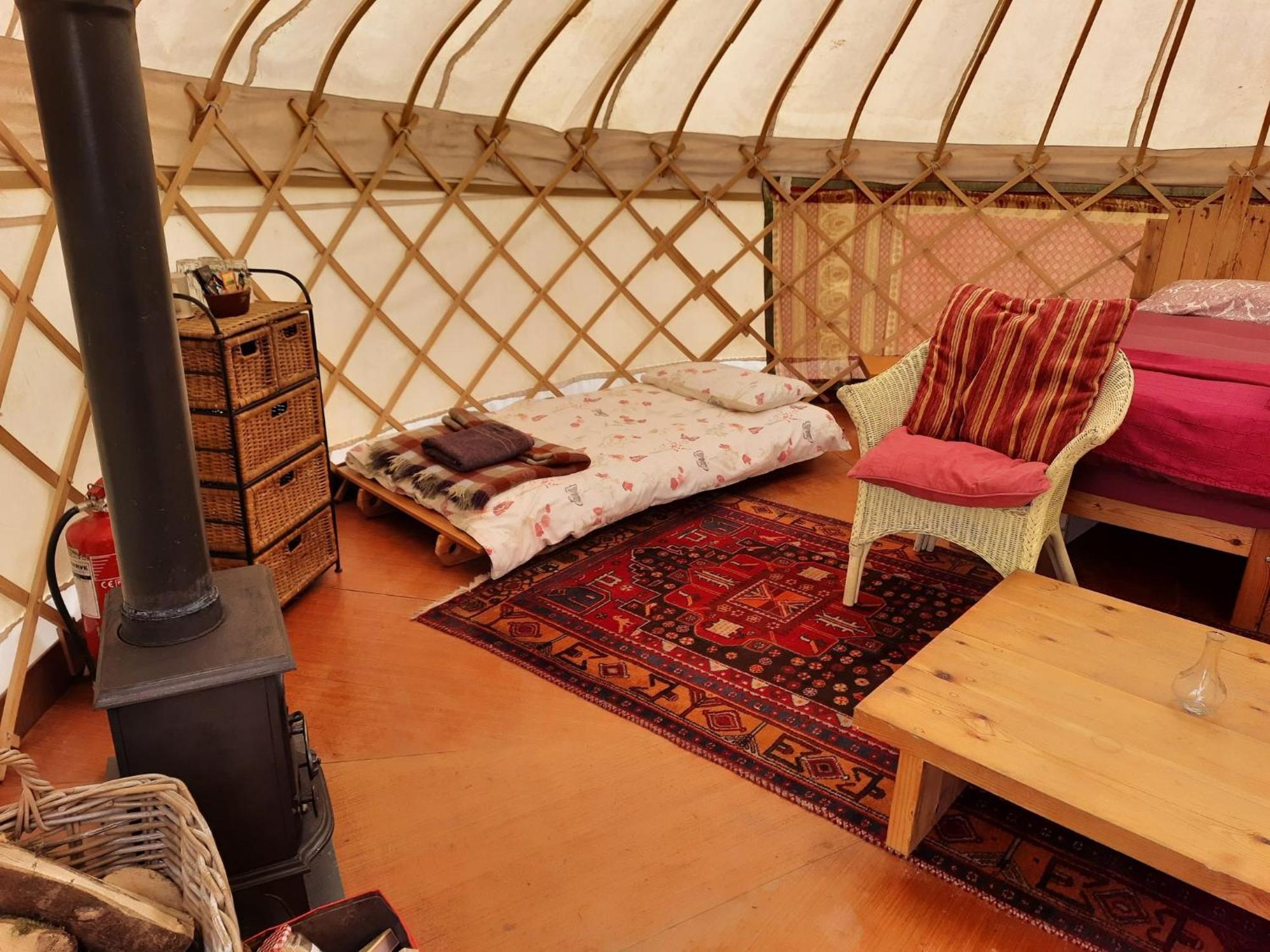 Ceridwen Glamping, Double Decker Bus And Yurts Hotel Llandysul ภายนอก รูปภาพ