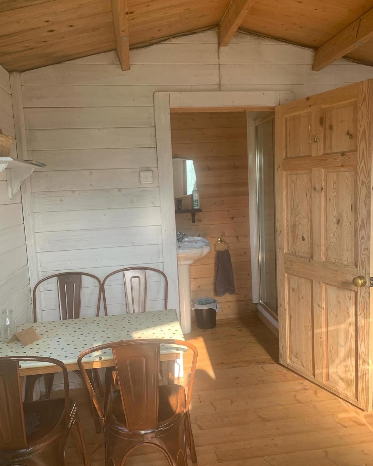 Ceridwen Glamping, Double Decker Bus And Yurts Hotel Llandysul ภายนอก รูปภาพ